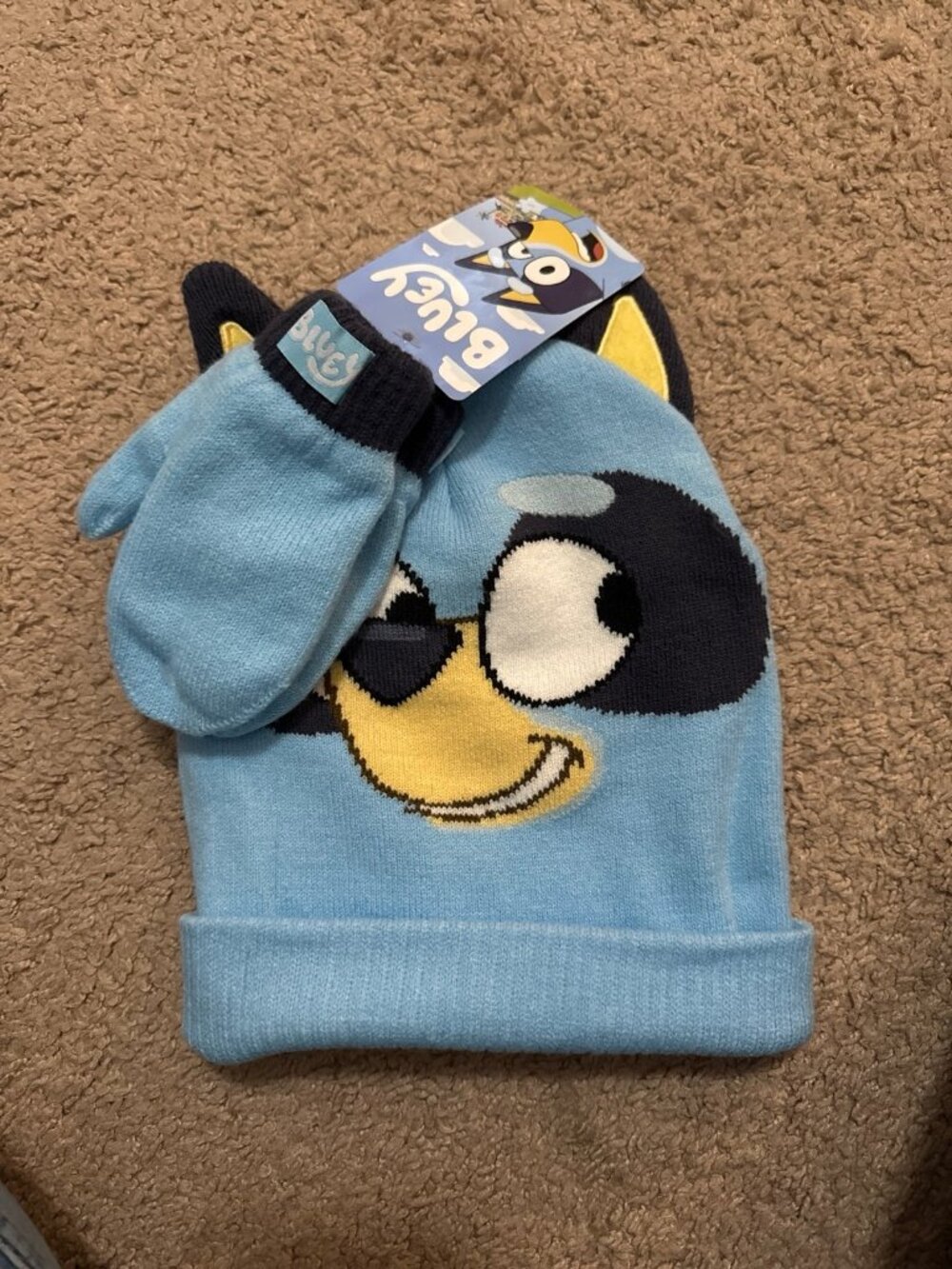 Bluey hat and mittens - NEW with tags, BLUEY